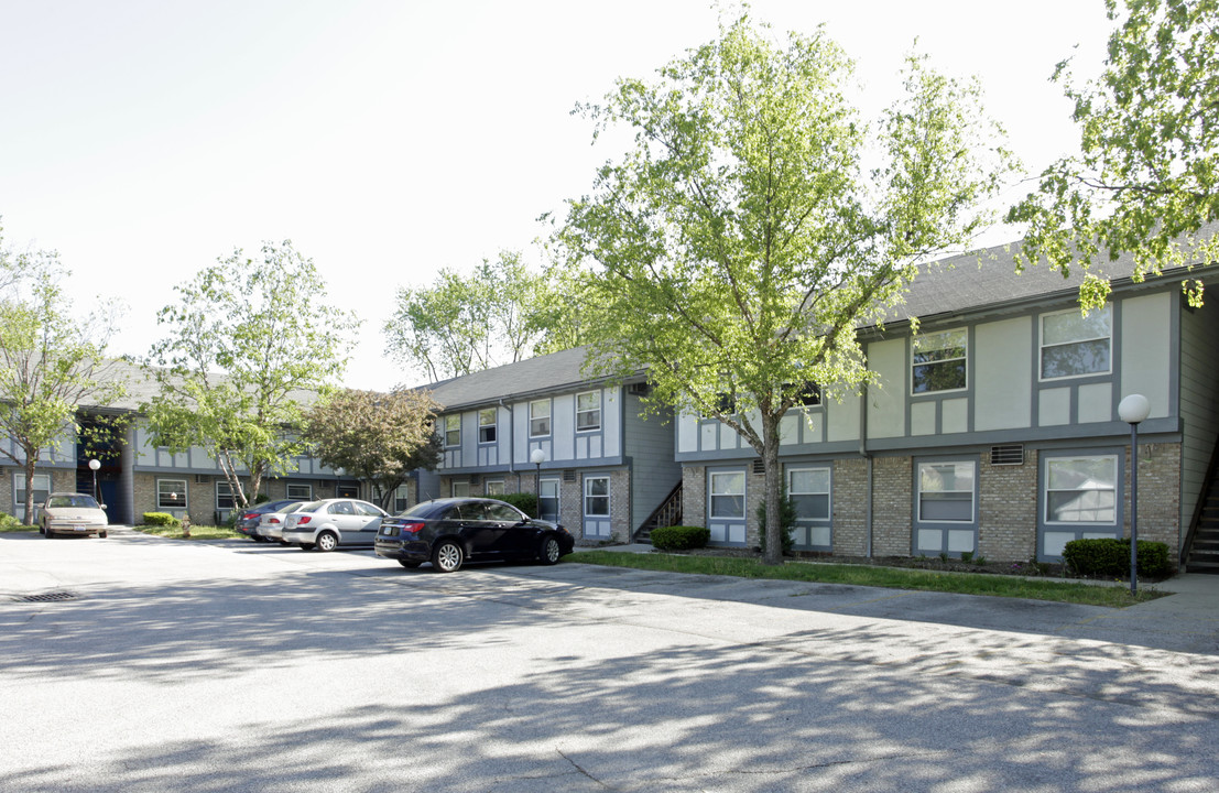 Pine Meadows Apartments in Toledo, OH - Foto de edificio