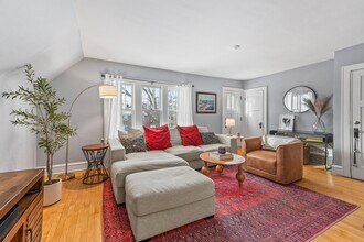 4518 N Woodburn St in Shorewood, WI - Building Photo - Building Photo