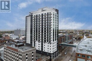 57 Carlisle St in St Catharines, ON - Building Photo