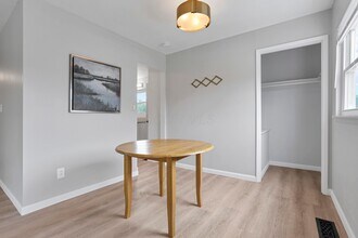 1709 Kenmore Rd in Columbus, OH - Building Photo - Building Photo