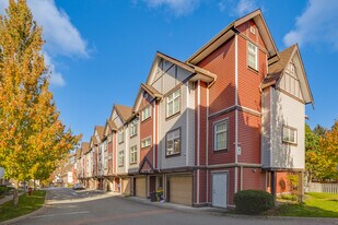 9405 121 St in Surrey, BC - Building Photo