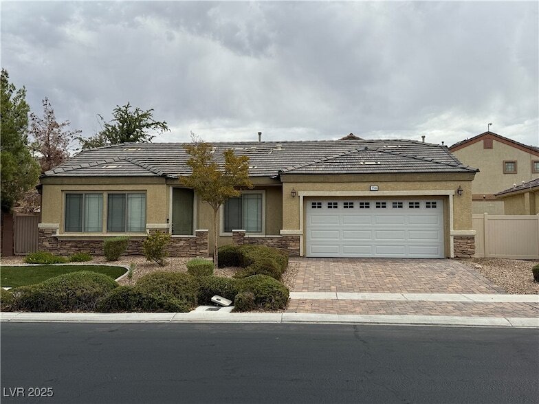 5516 Greenley Gardens St in North Las Vegas, NV - Foto de edificio