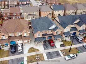 20 Pentonville Rd in Brampton, ON - Building Photo