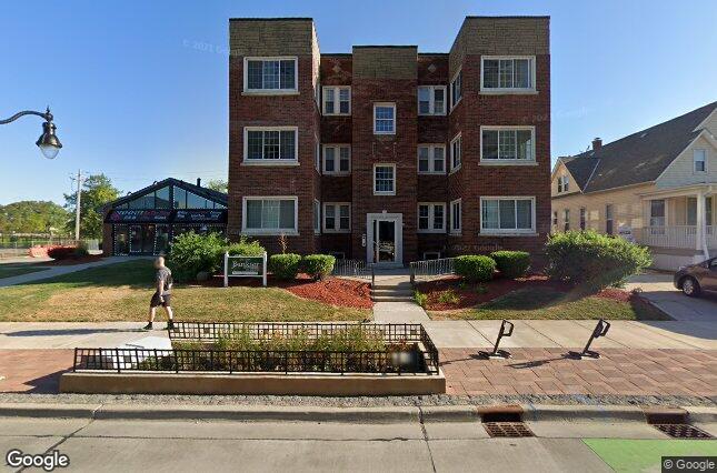 52 E Green St in Champaign, IL - Foto de edificio