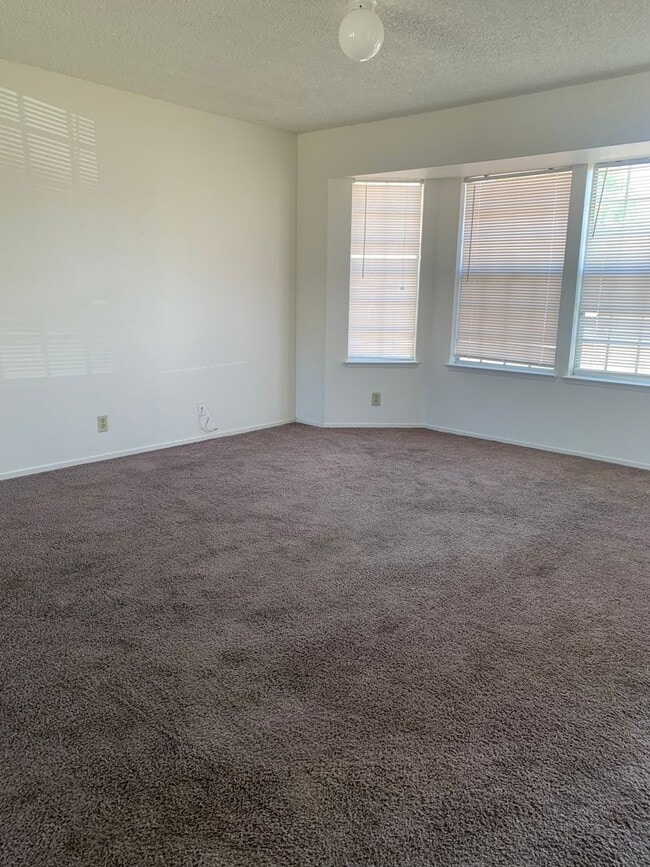 1028 Heartwood Way in Hanford, CA - Building Photo - Building Photo