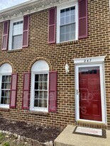 247 Windbrooke Ln in Virginia Beach, VA - Building Photo