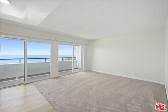 18004 Coastline Dr in Malibu, CA - Building Photo - Building Photo