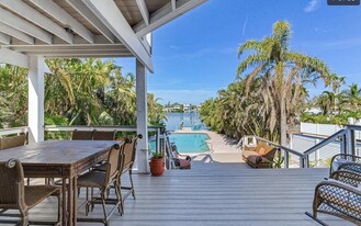 410 140th Ave E in Madeira Beach, FL - Building Photo