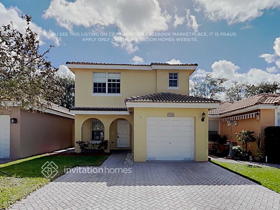 9318 NW 54th St in Sunrise, FL - Building Photo