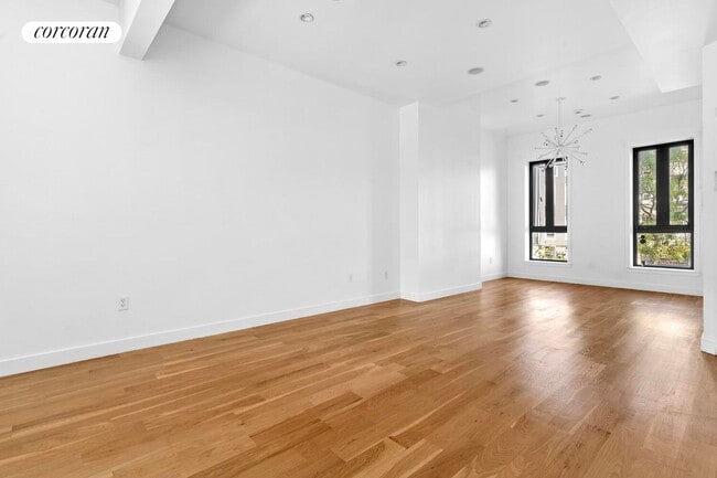 52 Vernon Ave in Brooklyn, NY - Building Photo - Building Photo