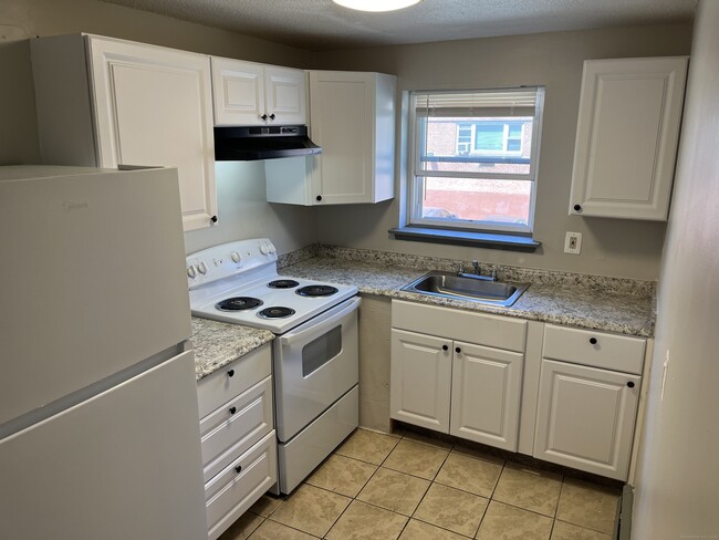 32 Cook Ave in Meriden, CT - Building Photo - Building Photo