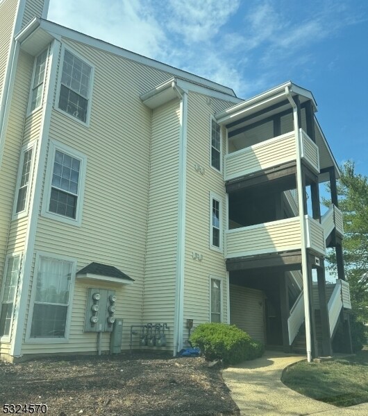 602 Deepdale Ct-Unit -1 in Union, NJ - Building Photo