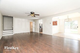 9334 Maple Silver in San Antonio, TX - Building Photo - Building Photo