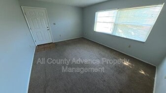6189 Chesham Dr in New Port Richey, FL - Building Photo