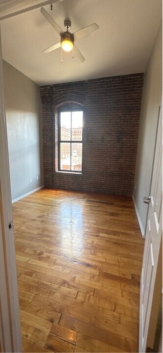 116 N 5th St in Burlington, IA - Building Photo