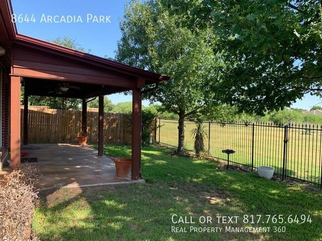 8644 Arcadia Park Dr in Fort Worth, TX - Building Photo - Building Photo