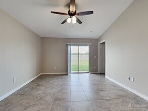 5151 White Chicory Dr in Ruskin, FL - Building Photo - Building Photo