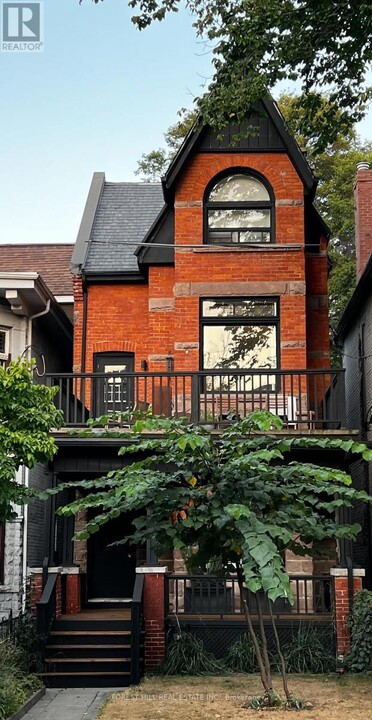 9 Elm Grove Ave in Toronto, ON - Building Photo