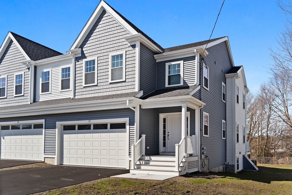 17 Monroe St in Norwood, MA - Building Photo