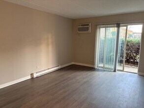 230 Springhill Dr in Roselle, IL - Building Photo - Building Photo