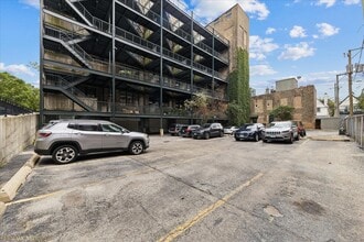 1720 N Marshfield Ave, Unit 402 in Chicago, IL - Building Photo - Building Photo