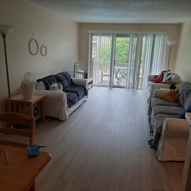 1855 Diamond St, Unit 5-213 in San Diego, CA - Building Photo - Building Photo