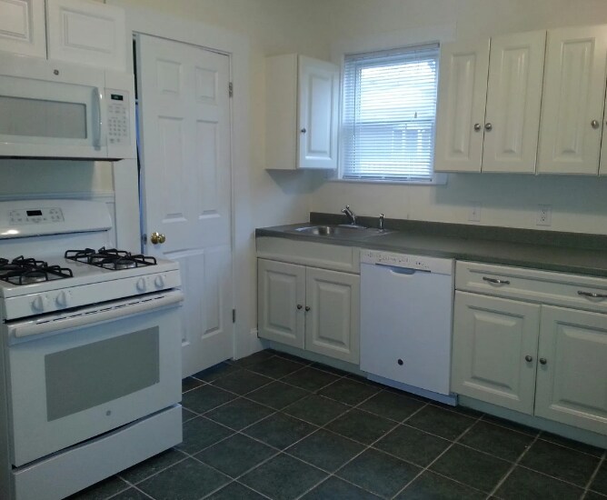 41 Chetwynd Rd in Somerville, MA - Building Photo