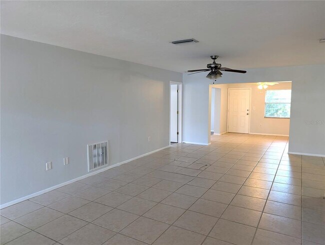 7288 W Country Club Dr N in Sarasota, FL - Building Photo - Building Photo