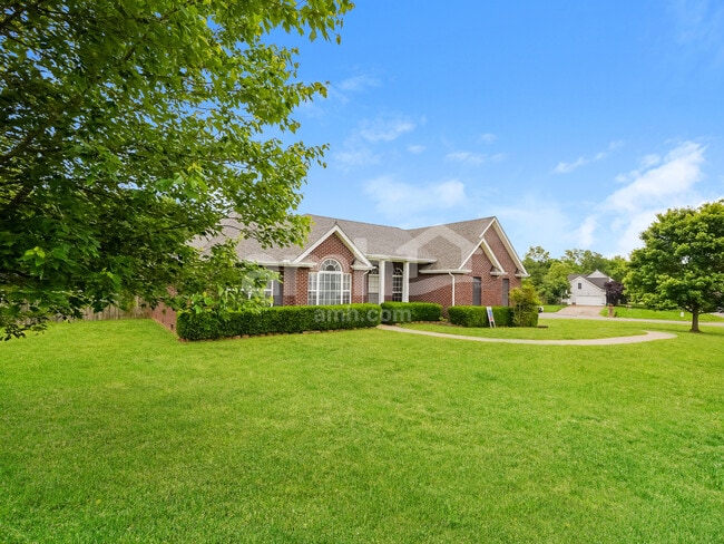 property at 1040 Blue Jay Ct