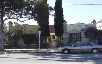 3906 Mont Clair St in Los Angeles, CA - Building Photo