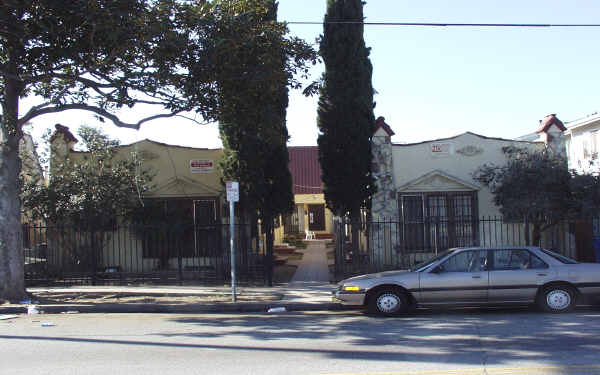 3906 Mont Clair St in Los Angeles, CA - Building Photo