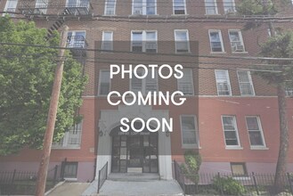 109-05 120th Street in Jamaica, NY - Foto de edificio - Interior Photo
