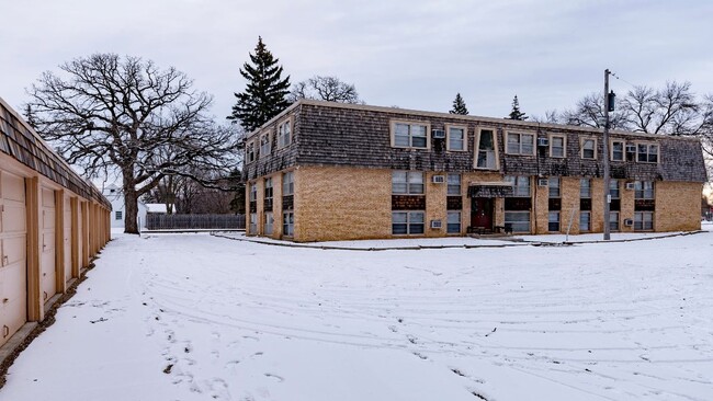 Mar-Don Apartments in Crystal, MN - Building Photo - Primary Photo