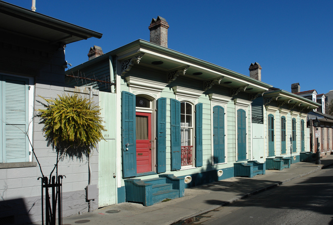 921 Bourbon St in New Orleans, LA - Foto de edificio