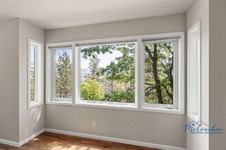215 Piedmont Dr in Ashland, OR - Building Photo - Building Photo