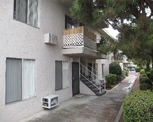 393 Shady Ln in El Cajon, CA - Foto de edificio - Building Photo