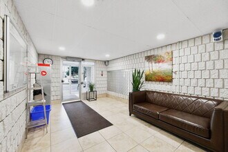 104 Confederation Dr in St Thomas, ON - Building Photo - Building Photo