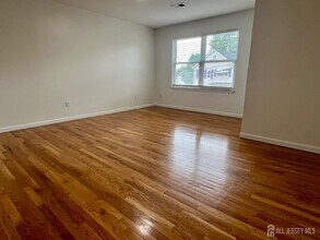 301 Oregon St in Union, NJ - Building Photo - Building Photo