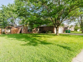 551 D St in Centerton, AR - Building Photo - Building Photo