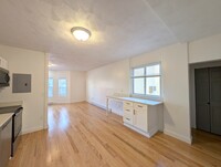 12 Winter St, Unit 6 in Somerville, MA - Foto de edificio - Building Photo