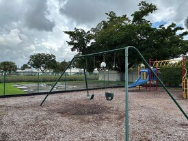 9121 W Sunrise Blvd in Plantation, FL - Building Photo