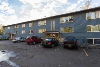 5223-5233 E 24th Ave in Anchorage, AK - Foto de edificio - Building Photo