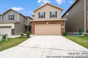 10643 Military Dr W in San Antonio, TX - Building Photo