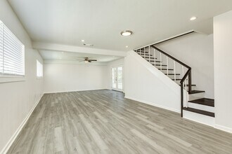 124 Sage St in Lake Jackson, TX - Building Photo - Building Photo