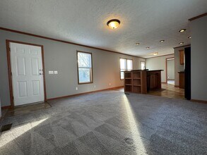 2021 Lark Ln NW in Stewartville, MN - Foto de edificio - Building Photo