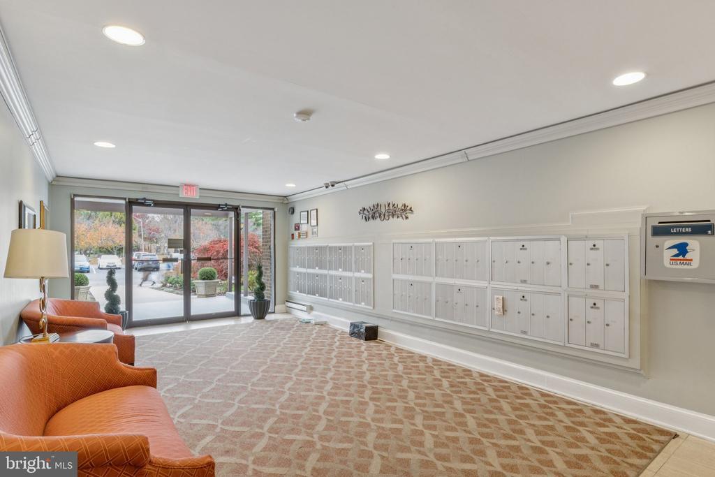 2817 Jermantown Rd in Oakton, VA - Building Photo