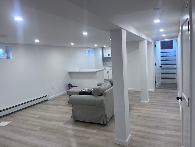 1007 Russell St, Unit One bedroom in Franklin Square, NY - Building Photo - Building Photo