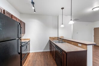 Residence at Mill River in Coeur d'Alene, ID - Foto de edificio - Building Photo