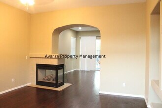 4071 W Peach Tree Ln in Fresno, CA - Building Photo - Building Photo