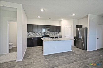 884 Armadillo Dr in Seguin, TX - Building Photo - Building Photo